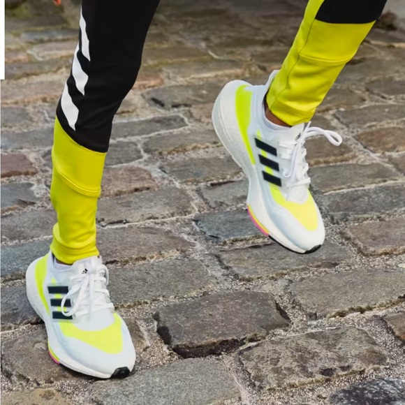 adidas Ultraboost 21 White/Core Black/Solar Yellow Grade
